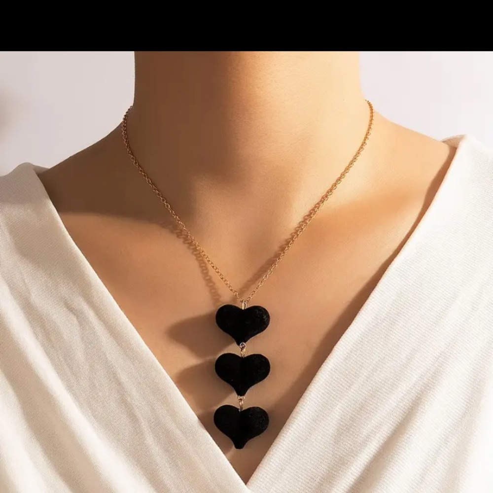Black faux velvet triple heart golden tone necklace NWT